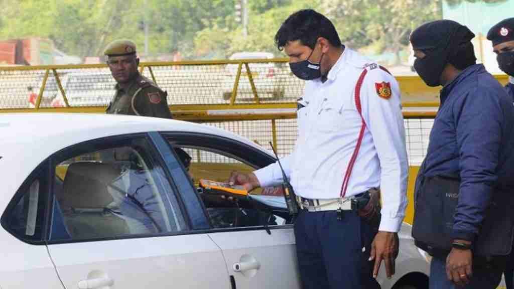 इस तरह माफ होते हैं कार- बाइक के चालान, इस तरीका से बचा लेंगे हजारों रुपये 1 traffic police