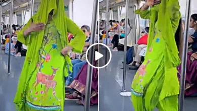 Delhi Metro Dance: दिल्ली मेट्रो में लड़की ने लगाए देसी ठुमके, वीडियो देख बोले लोग- बैन करो इनको 14 delhi metro dance news